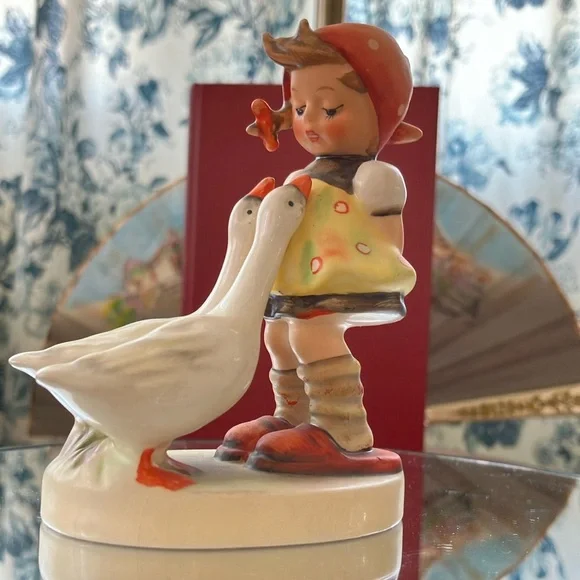 VINTAGE MJHUMMEL GOEBEL WGERMANY 47 3/0 #41 GOOSE GIRL FIGURINE 4” signed 1970’s - Picture 6 of 17